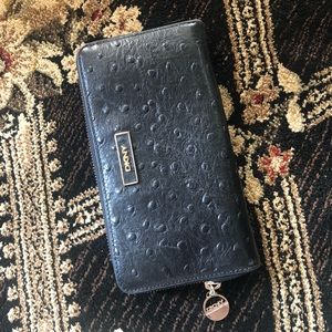 ❤️ 3 for $15❤️ DKNY clutch /wallet - Black